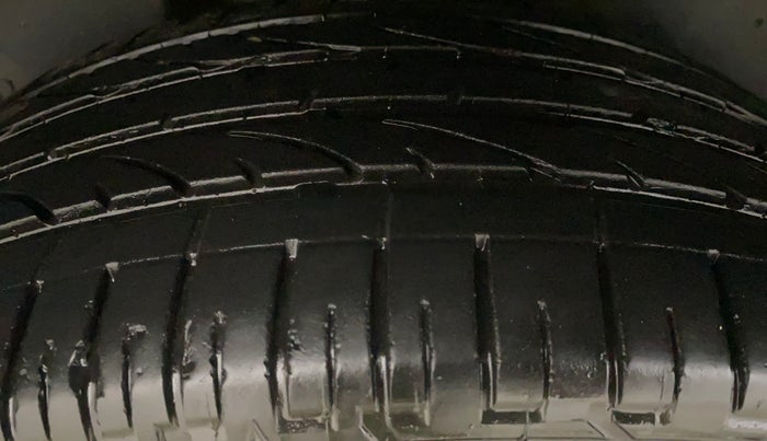 2017 Jeep Compass LONGITUDE (O) 2.0 DIESEL, Diesel, Manual, 73,027 km, Right Rear Tyre Tread