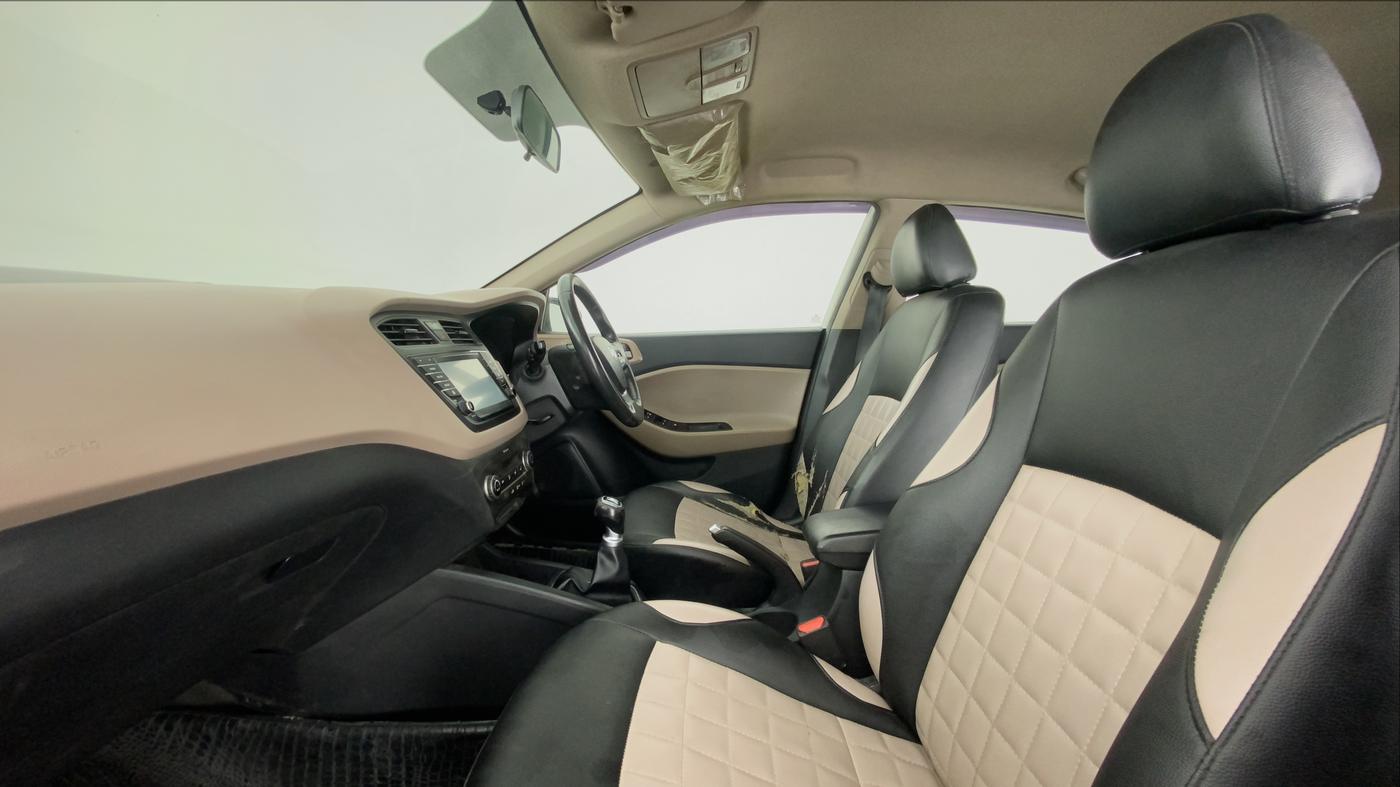 2017 Hyundai Elite i20 ASTA 1.2 (O), Petrol, Manual, 19,478 km, Right Side Front Door Cabin