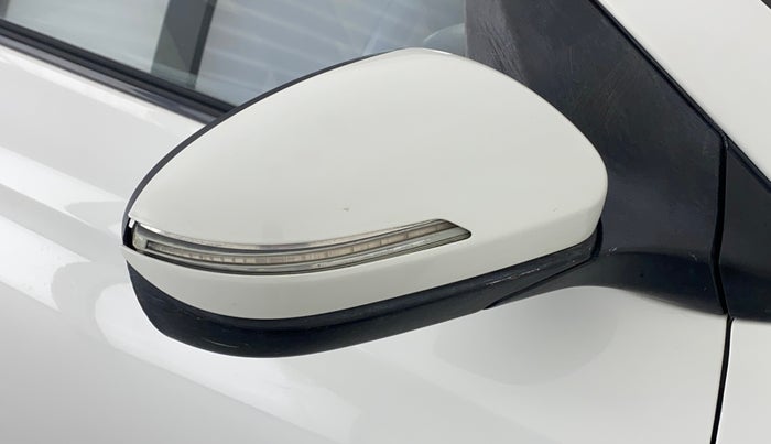 2017 Hyundai Elite i20 ASTA 1.2 (O), Petrol, Manual, 19,478 km, Right rear-view mirror - Cover has minor damage