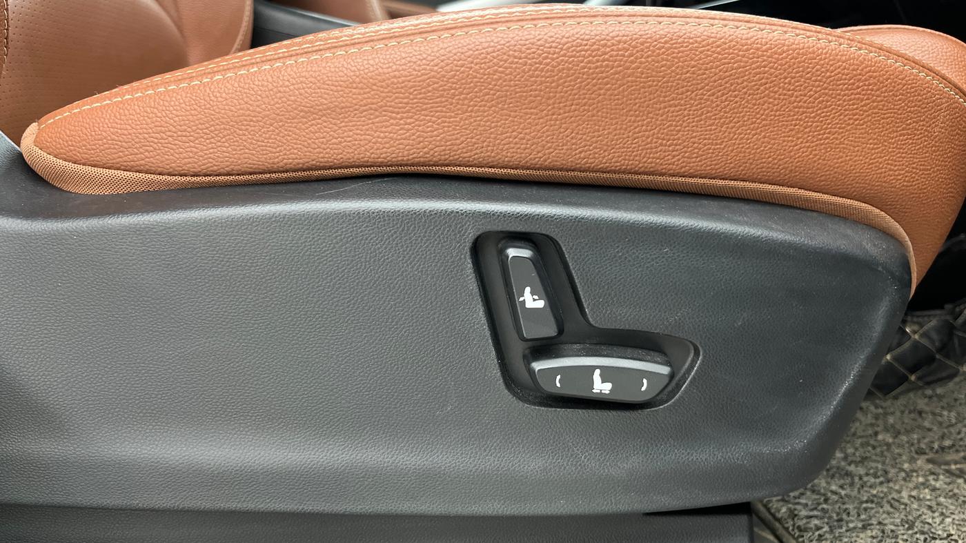 2022 MG HECTOR PLUS SHARP 1.5 PETROL TURBO CVT 6-STR, CNG, Automatic, 47,825 km, Driver Side Adjustment Panel