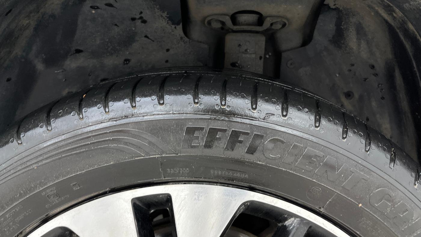 2022 MG HECTOR PLUS SHARP 1.5 PETROL TURBO CVT 6-STR, CNG, Automatic, 47,825 km, Left Rear Tyre Tread