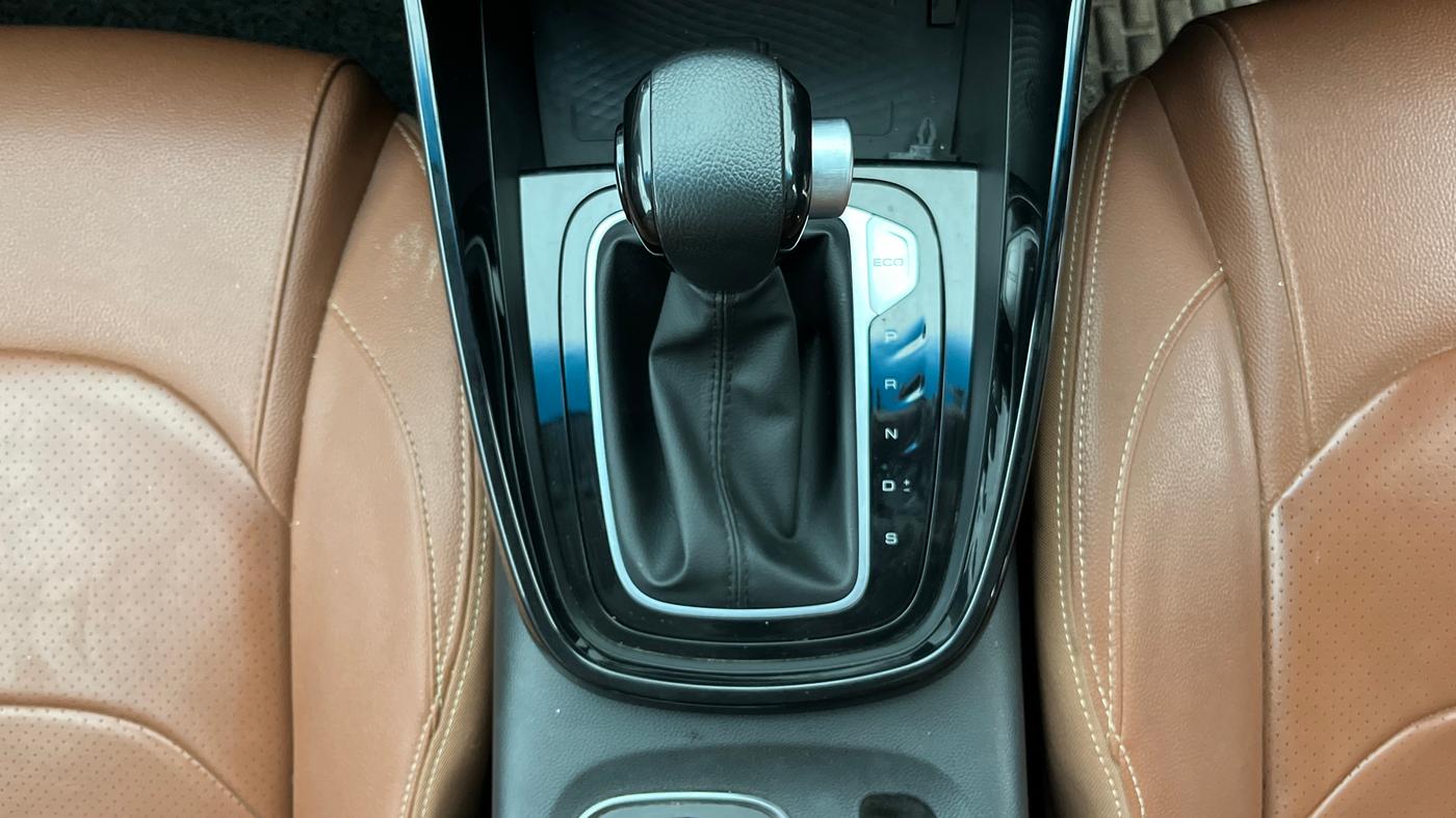 2022 MG HECTOR PLUS SHARP 1.5 PETROL TURBO CVT 6-STR, CNG, Automatic, 47,825 km, Gear Lever