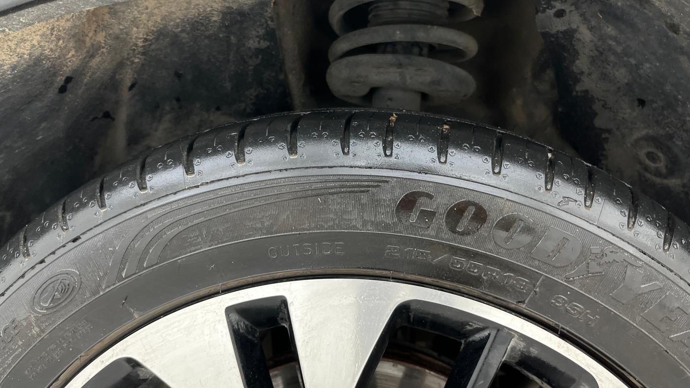 2022 MG HECTOR PLUS SHARP 1.5 PETROL TURBO CVT 6-STR, CNG, Automatic, 47,825 km, Left Front Tyre Tread