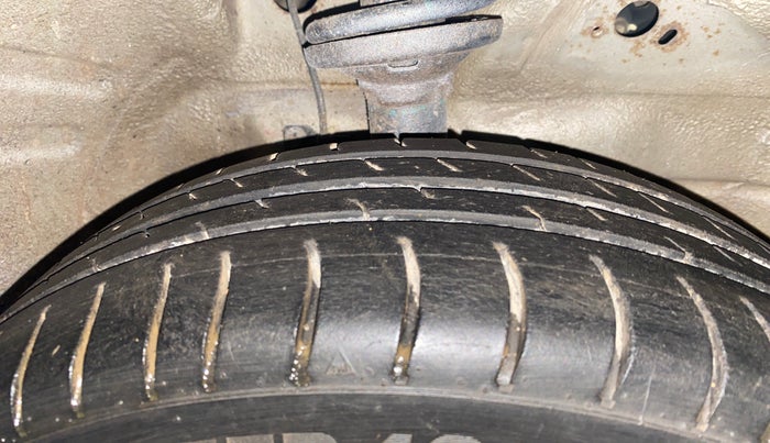 2018 Maruti Wagon R 1.0 VXI, Petrol, Manual, 79,667 km, Right Front Tyre Tread