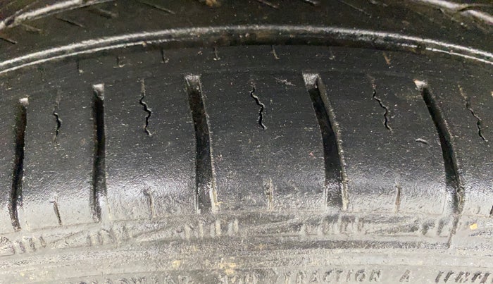 2014 Volkswagen Polo COMFORTLINE 1.2L PETROL, Petrol, Manual, 72,772 km, Left Front Tyre Tread