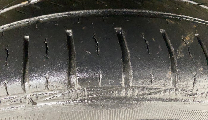 2014 Volkswagen Polo COMFORTLINE 1.2L PETROL, Petrol, Manual, 72,772 km, Right Front Tyre Tread