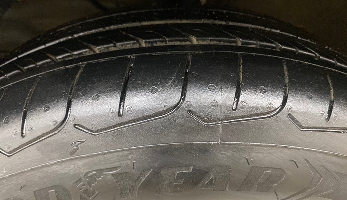 2022 Maruti Ertiga VXI AT SHVS, Petrol, Automatic, 23,166 km, Left Front Tyre Tread