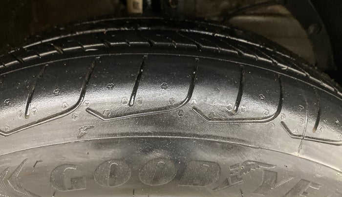 2022 Maruti Ertiga VXI AT SHVS, Petrol, Automatic, 23,166 km, Right Front Tyre Tread