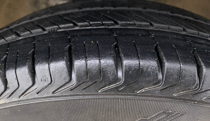 2018 Maruti Wagon R 1.0 LXI CNG, CNG, Manual, 1,04,003 km, Right Front Tyre Tread