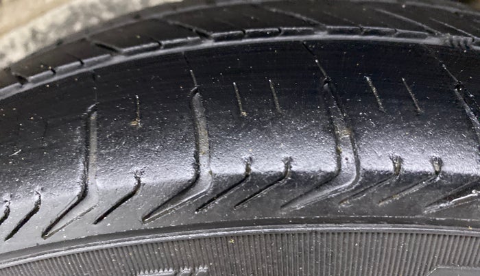 2018 Maruti Wagon R 1.0 LXI CNG, CNG, Manual, 1,04,003 km, Left Rear Tyre Tread