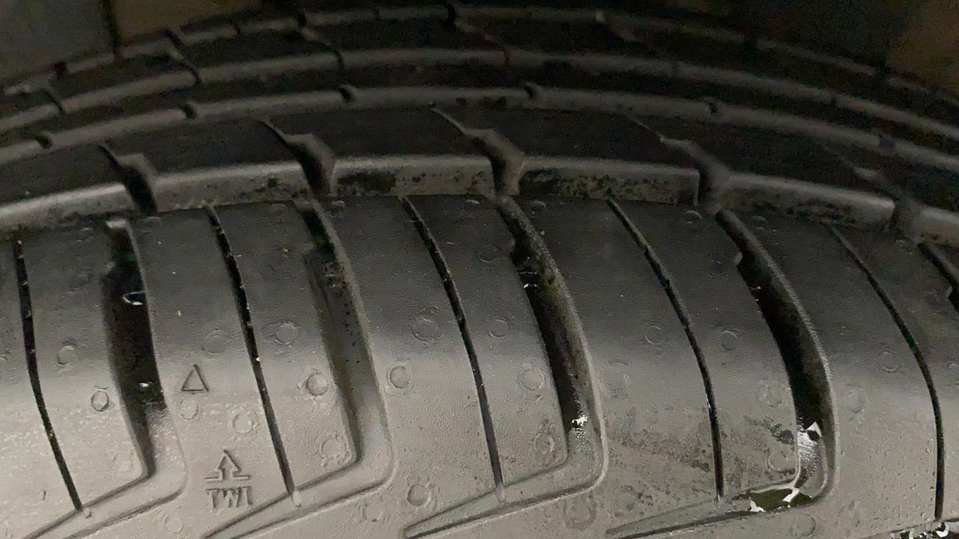 2015 Renault Kwid RXT 0.8, Petrol, Manual, 41,441 km, Left Front Tyre Tread