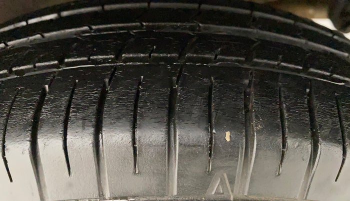 2015 Renault Kwid RXT 0.8, Petrol, Manual, 41,441 km, Left Rear Tyre Tread