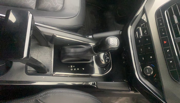 2021 Tata Harrier XZA PLUS 2.0L, Diesel, Automatic, 98,669 km, Gear Lever