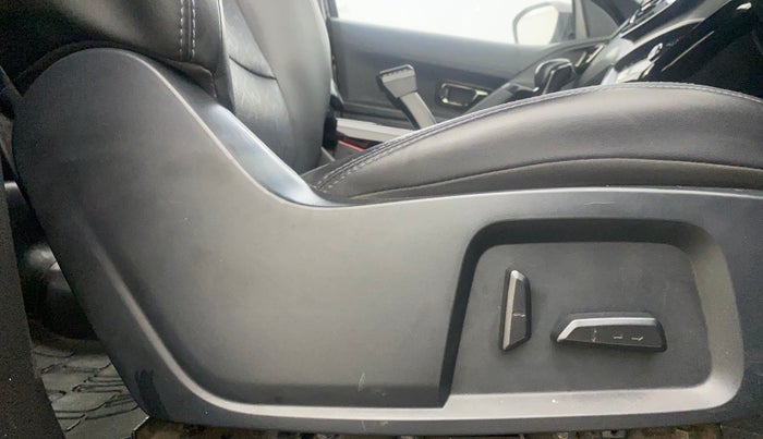 2021 Tata Harrier XZA PLUS 2.0L, Diesel, Automatic, 98,669 km, Driver Side Adjustment Panel
