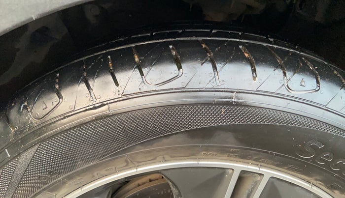 2016 Hyundai Creta SX PLUS AT 1.6 PETROL, CNG, Automatic, 61,285 km, Left Front Tyre Tread