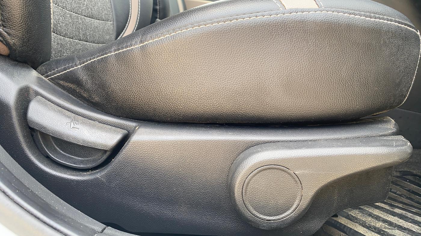 2019 Hyundai Xcent SX 1.2, Petrol, Manual, 35,506 km, Driver Side Adjustment Panel