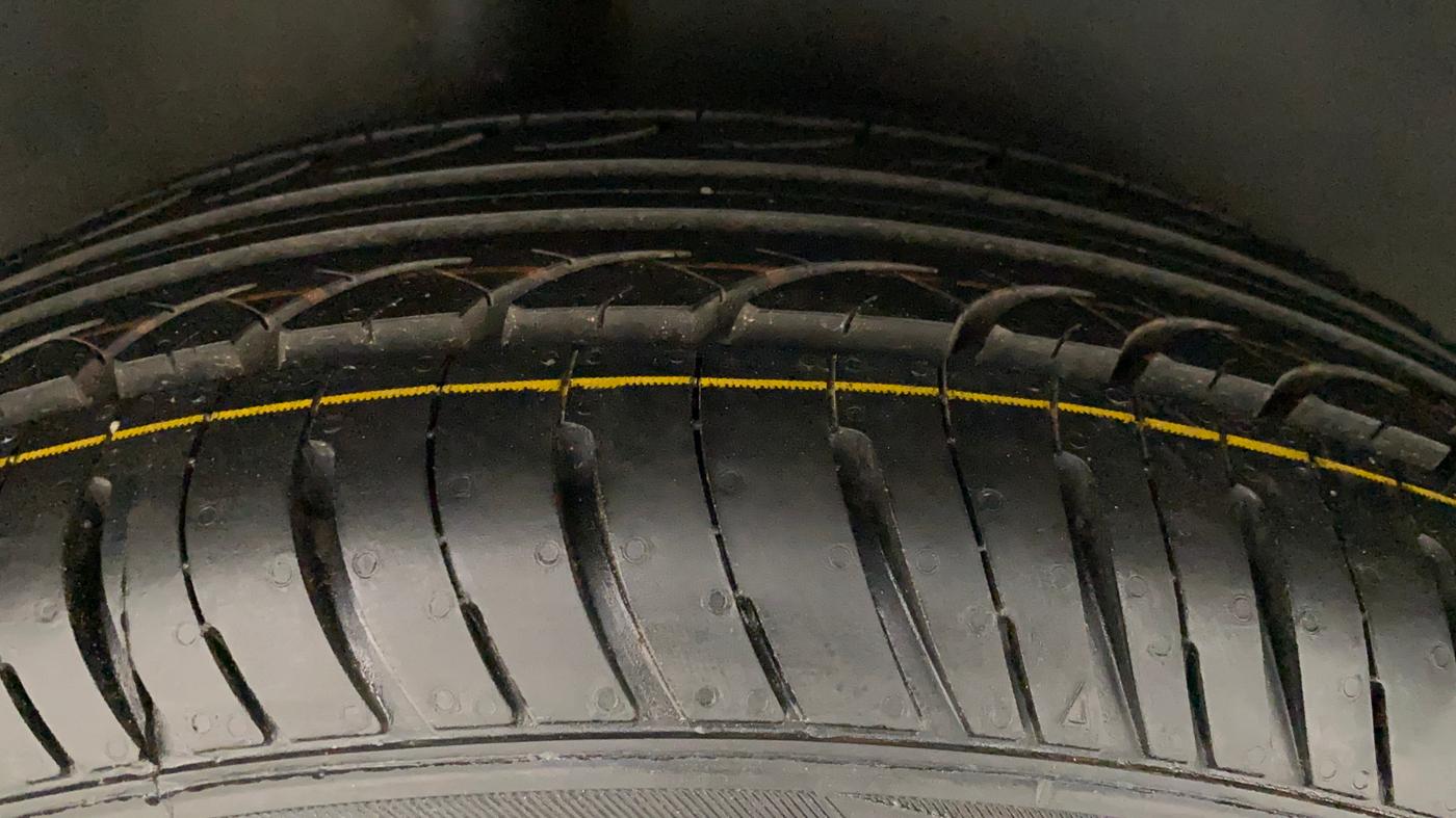 2011 Maruti Swift Dzire VDI, Diesel, Manual, 1,10,407 km, Right Rear Tyre Tread