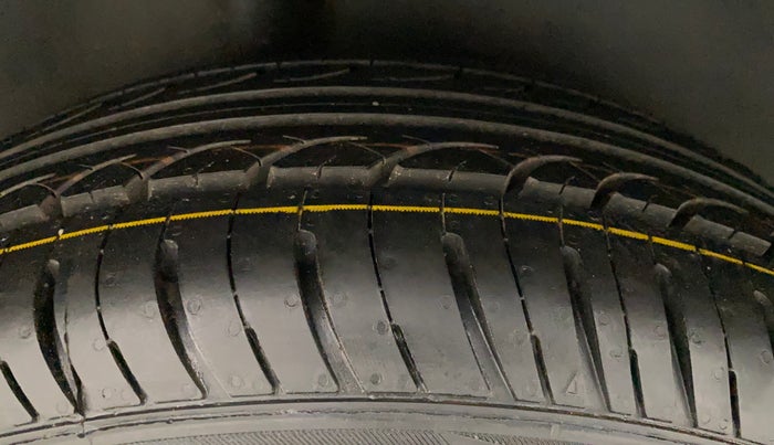 2011 Maruti Swift Dzire VDI, Diesel, Manual, 1,10,407 km, Right Rear Tyre Tread