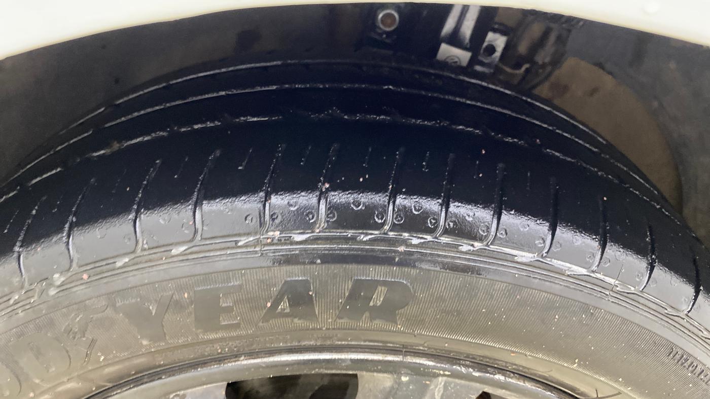 2013 Volkswagen Polo HIGHLINE1.2L, CNG, Manual, 86,957 km, Left Front Tyre Tread