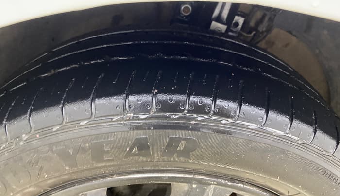 2013 Volkswagen Polo HIGHLINE1.2L, CNG, Manual, 86,957 km, Left Front Tyre Tread