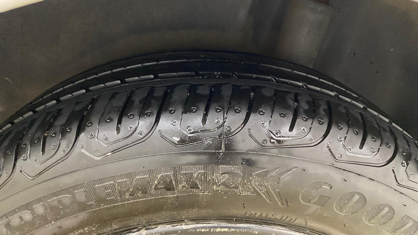 2013 Volkswagen Polo HIGHLINE1.2L, CNG, Manual, 86,957 km, Left Rear Tyre Tread