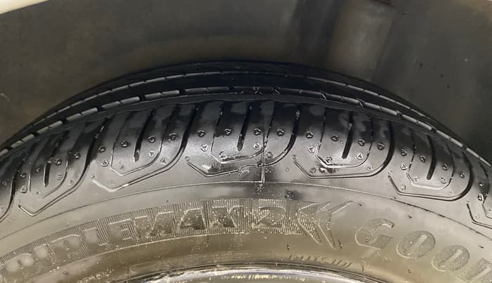 2013 Volkswagen Polo HIGHLINE1.2L, CNG, Manual, 86,957 km, Left Rear Tyre Tread