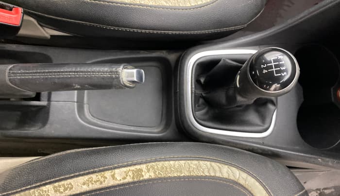 2013 Volkswagen Polo HIGHLINE1.2L, CNG, Manual, 86,957 km, Gear Lever