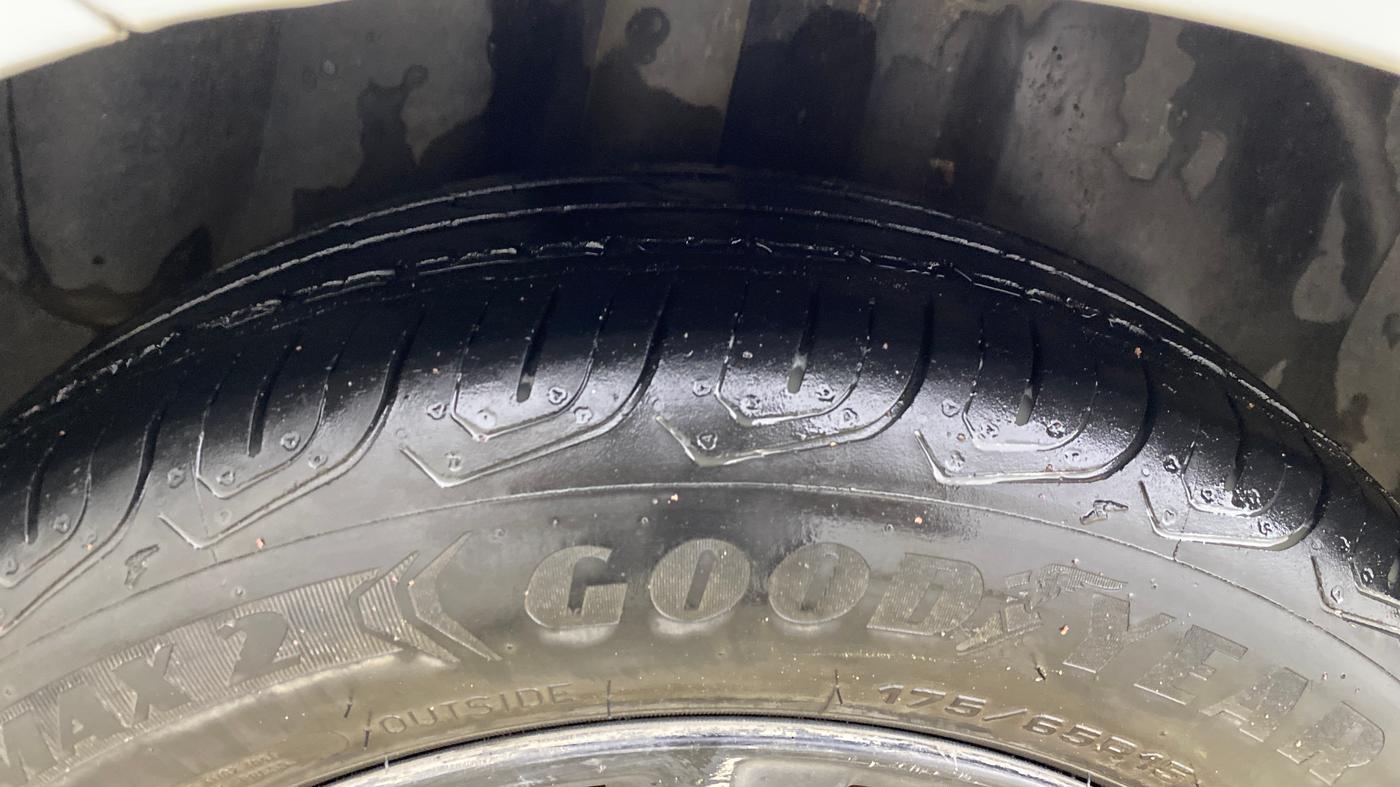 2013 Volkswagen Polo HIGHLINE1.2L, CNG, Manual, 86,957 km, Right Rear Tyre Tread