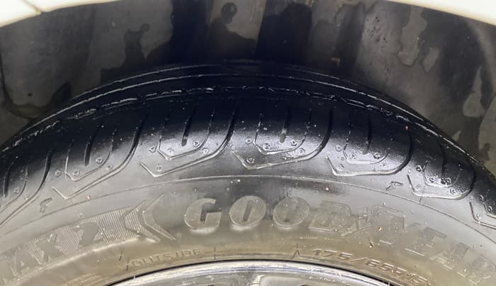 2013 Volkswagen Polo HIGHLINE1.2L, CNG, Manual, 86,957 km, Right Rear Tyre Tread