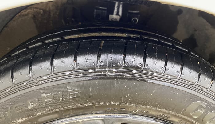 2013 Volkswagen Polo HIGHLINE1.2L, CNG, Manual, 86,957 km, Right Front Tyre Tread
