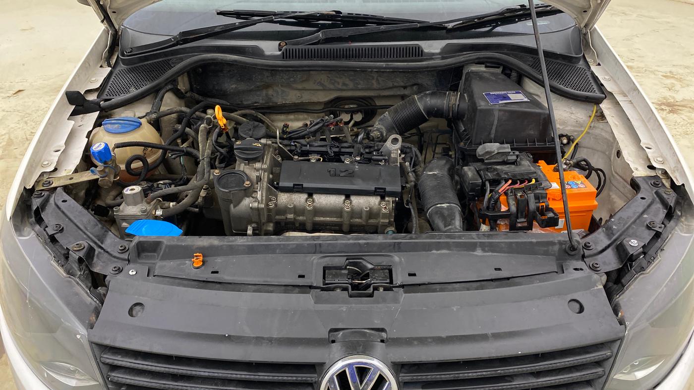 2013 Volkswagen Polo HIGHLINE1.2L, CNG, Manual, 86,957 km, Engine View