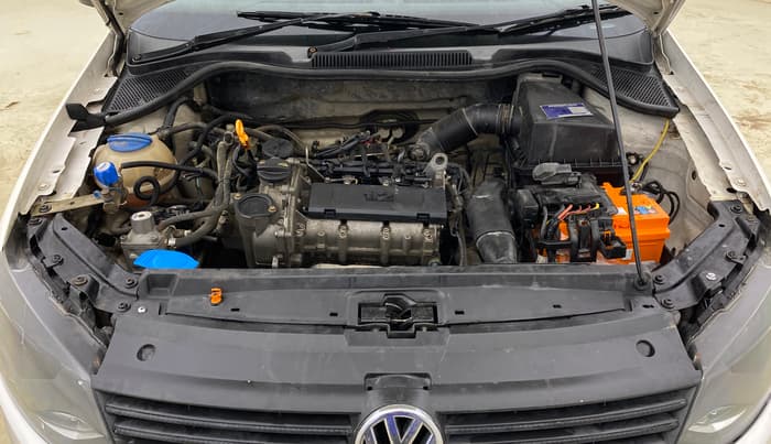 2013 Volkswagen Polo HIGHLINE1.2L, CNG, Manual, 86,957 km, Engine View