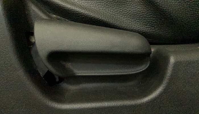 2015 Maruti Wagon R 1.0 LXI, Petrol, Manual, 66,097 km, Driver Side Adjustment Panel