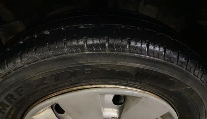 2015 Maruti Wagon R 1.0 LXI, Petrol, Manual, 66,097 km, Left Front Tyre Tread