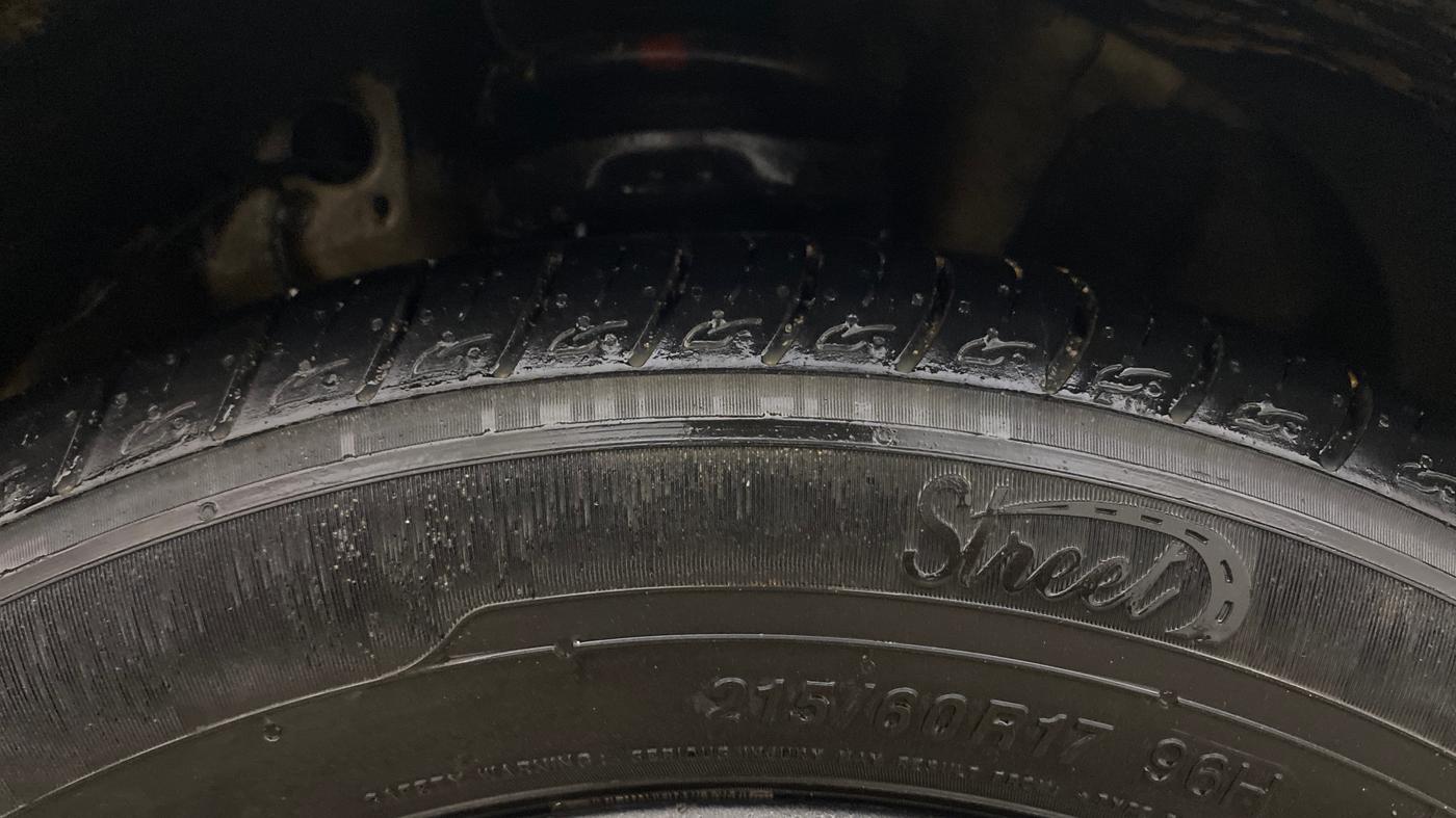 2020 KIA SELTOS GTX PLUS DCT 1.4 PETROL, Petrol, Automatic, 1,31,865 km, Right Front Tyre Tread