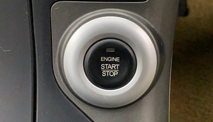 2016 Mahindra XUV500 W10, Diesel, Manual, 97,690 km, Keyless Start/ Stop Button