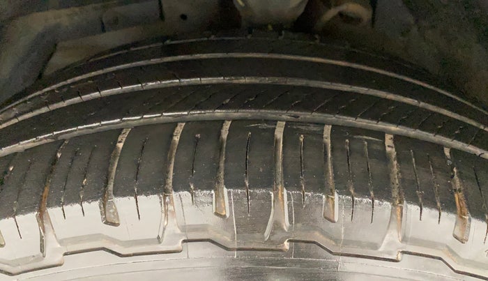 2016 Mahindra XUV500 W10, Diesel, Manual, 97,690 km, Left Front Tyre Tread