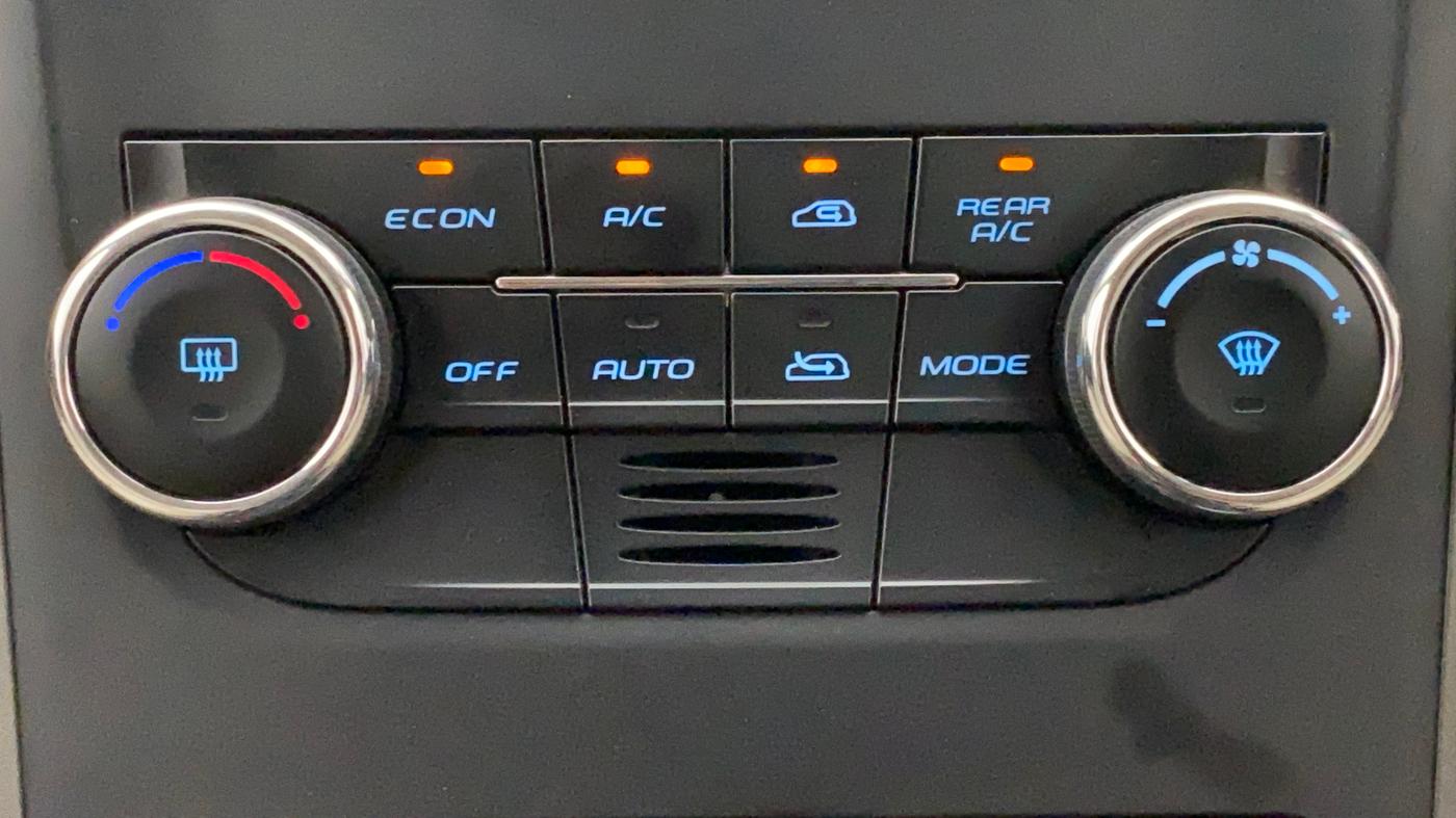 2016 Mahindra XUV500 W10, Diesel, Manual, 97,690 km, Automatic Climate Control