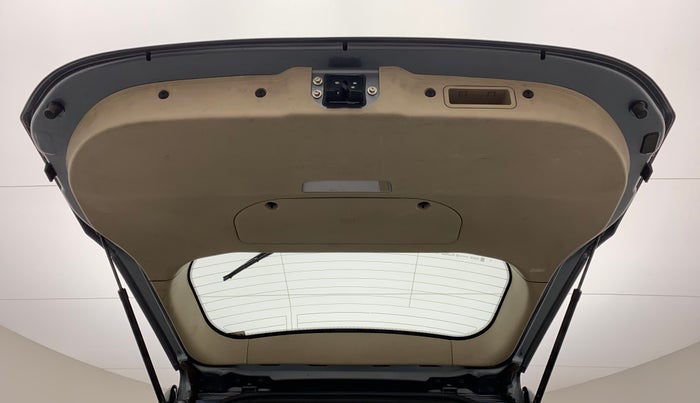 2016 Mahindra XUV500 W10, Diesel, Manual, 97,690 km, Boot Door Open