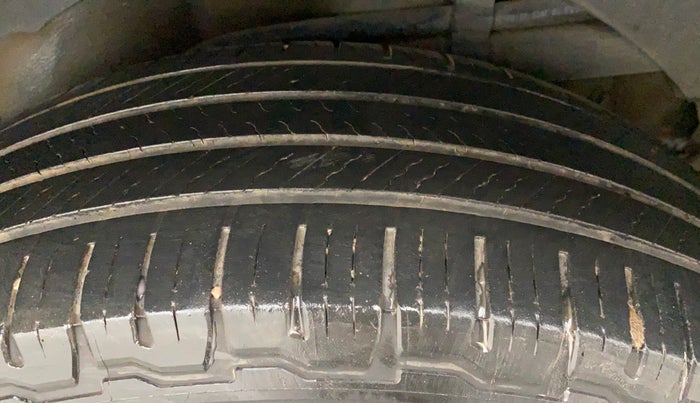 2016 Mahindra XUV500 W10, Diesel, Manual, 97,690 km, Left Rear Tyre Tread