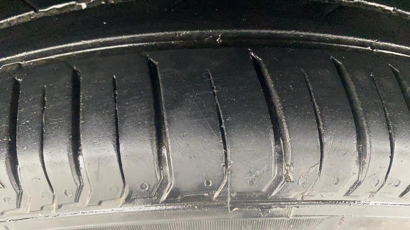 2022 Volkswagen TAIGUN COMFORTLINE 1.0 TSI MT, Petrol, Manual, 93,697 km, Left Front Tyre Tread