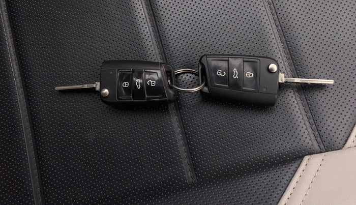 2022 Volkswagen TAIGUN COMFORTLINE 1.0 TSI MT, Petrol, Manual, 93,697 km, Key Close Up