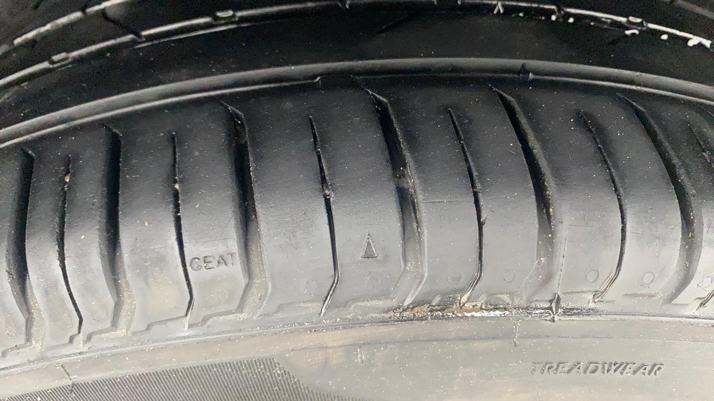 2022 Volkswagen TAIGUN COMFORTLINE 1.0 TSI MT, Petrol, Manual, 93,697 km, Right Rear Tyre Tread