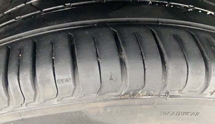 2022 Volkswagen TAIGUN COMFORTLINE 1.0 TSI MT, Petrol, Manual, 93,697 km, Right Rear Tyre Tread