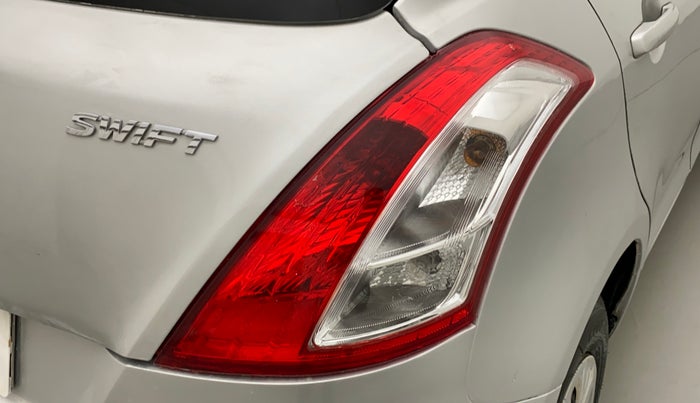 2015 Maruti Swift VXI, Petrol, Manual, 93,358 km, Right tail light - Minor scratches