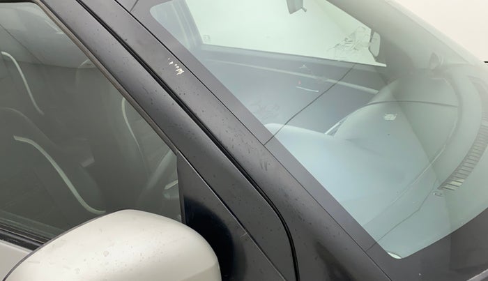 2015 Maruti Swift VXI, Petrol, Manual, 93,358 km, Right A pillar - Minor scratches