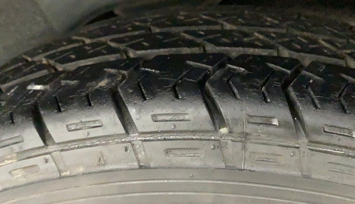2010 Maruti A Star VXI, Petrol, Manual, 47,871 km, Left Rear Tyre Tread