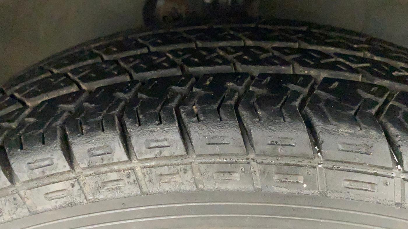 2010 Maruti A Star VXI, Petrol, Manual, 47,871 km, Right Front Tyre Tread