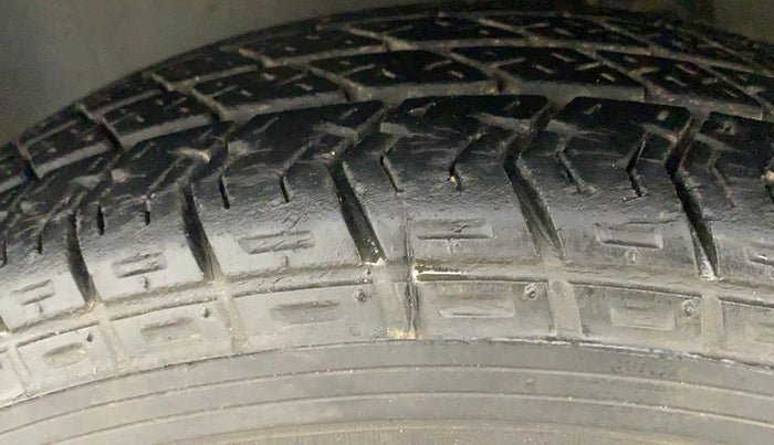 2010 Maruti A Star VXI, Petrol, Manual, 47,871 km, Left Front Tyre Tread