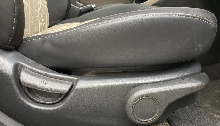 2017 Hyundai Grand i10 ASTA 1.2 KAPPA VTVT, Petrol, Manual, 61,594 km, Driver Side Adjustment Panel